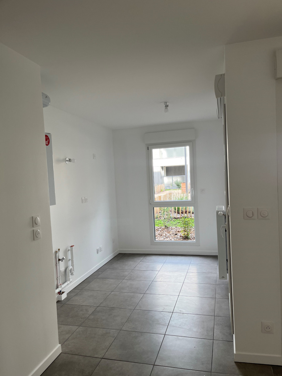 
                                                Vente
                                                 APPARTEMENT 58 M² - RILLIEUX-LA-PAPE