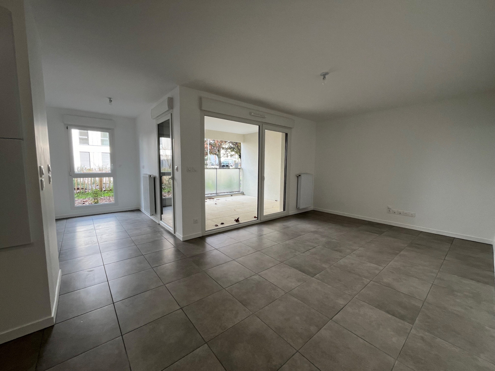 
                                                Vente
                                                 APPARTEMENT 58 M² - RILLIEUX-LA-PAPE