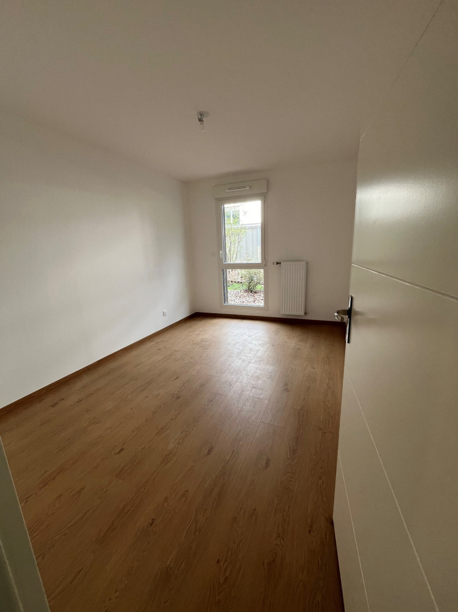 
                                                Vente
                                                 APPARTEMENT 58 m² - RILLIEUX-LA-PAPE