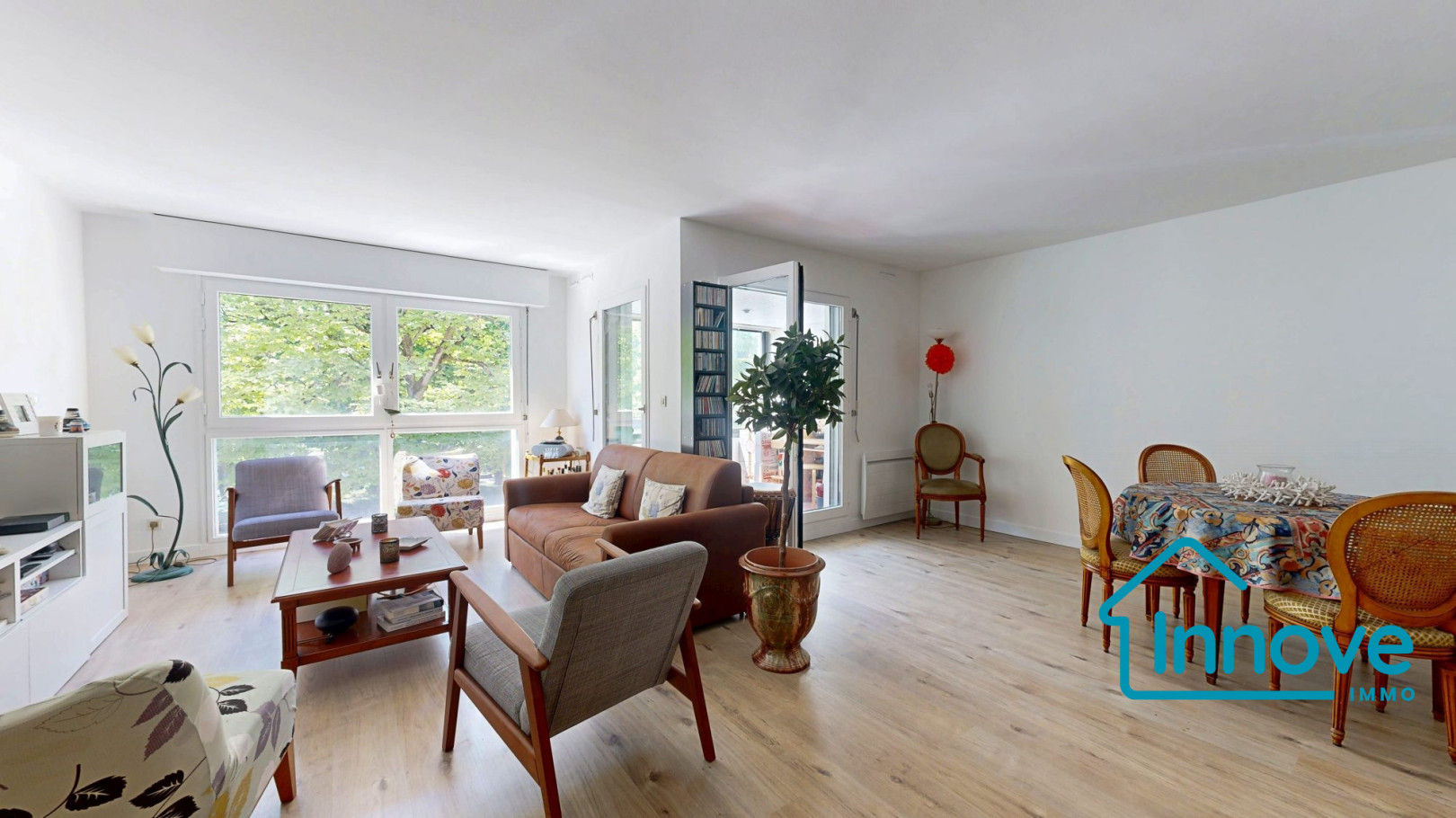 
                                                Vente
                                                 APPARTEMENT 5P - 111 m² - 2 PARKINGS - LE CHESNAY ROCQUENCOURT