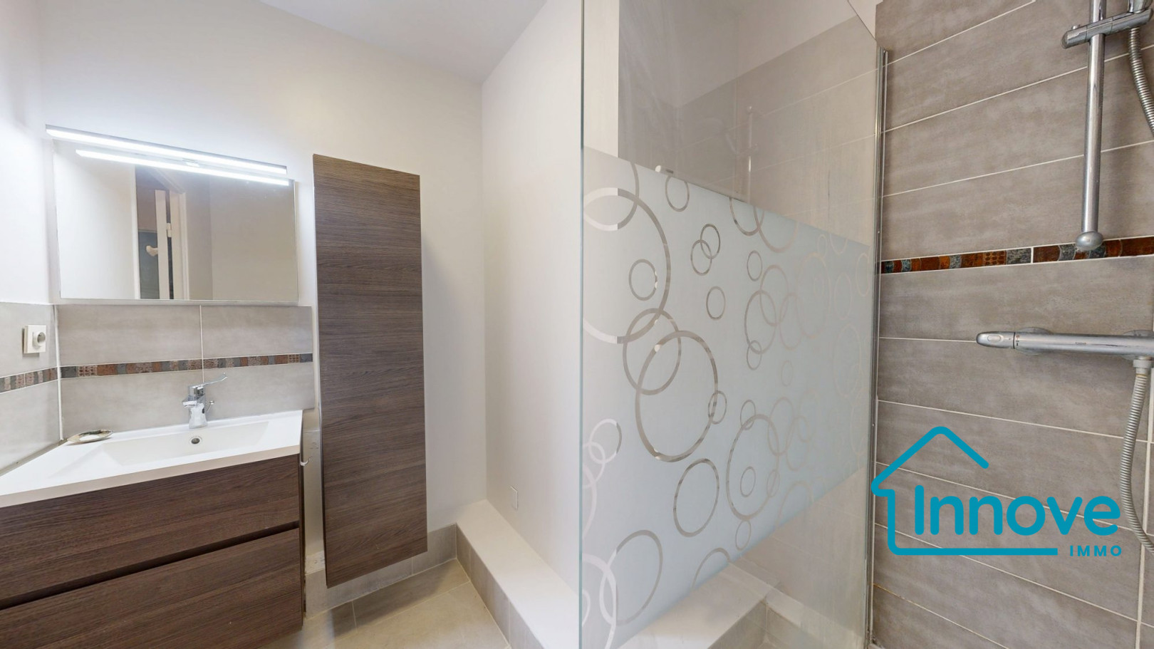 
                                                Vente
                                                 APPARTEMENT 5P - 111 m² - 2 PARKINGS - LE CHESNAY ROCQUENCOURT