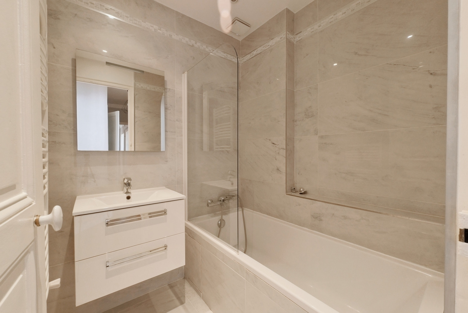 
                                                Location
                                                 Appartement 6 pcs familial 154 m² 4 chambres