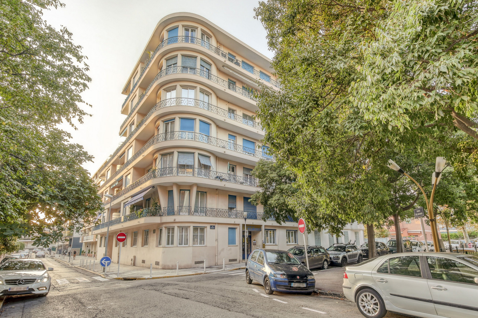 
                                                Location
                                                 Appartement 6 personnes – à 5 minutes des plages et de la gare (loyer tout inclus)