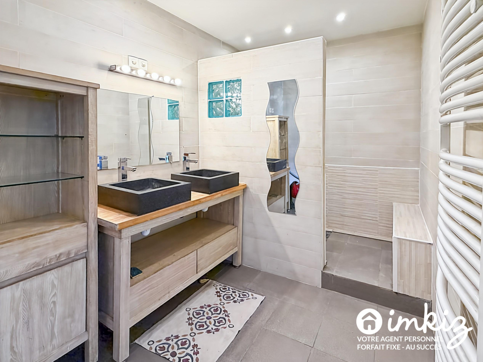 
                                                Vente
                                                 Appartement 6 pièces avec cachet