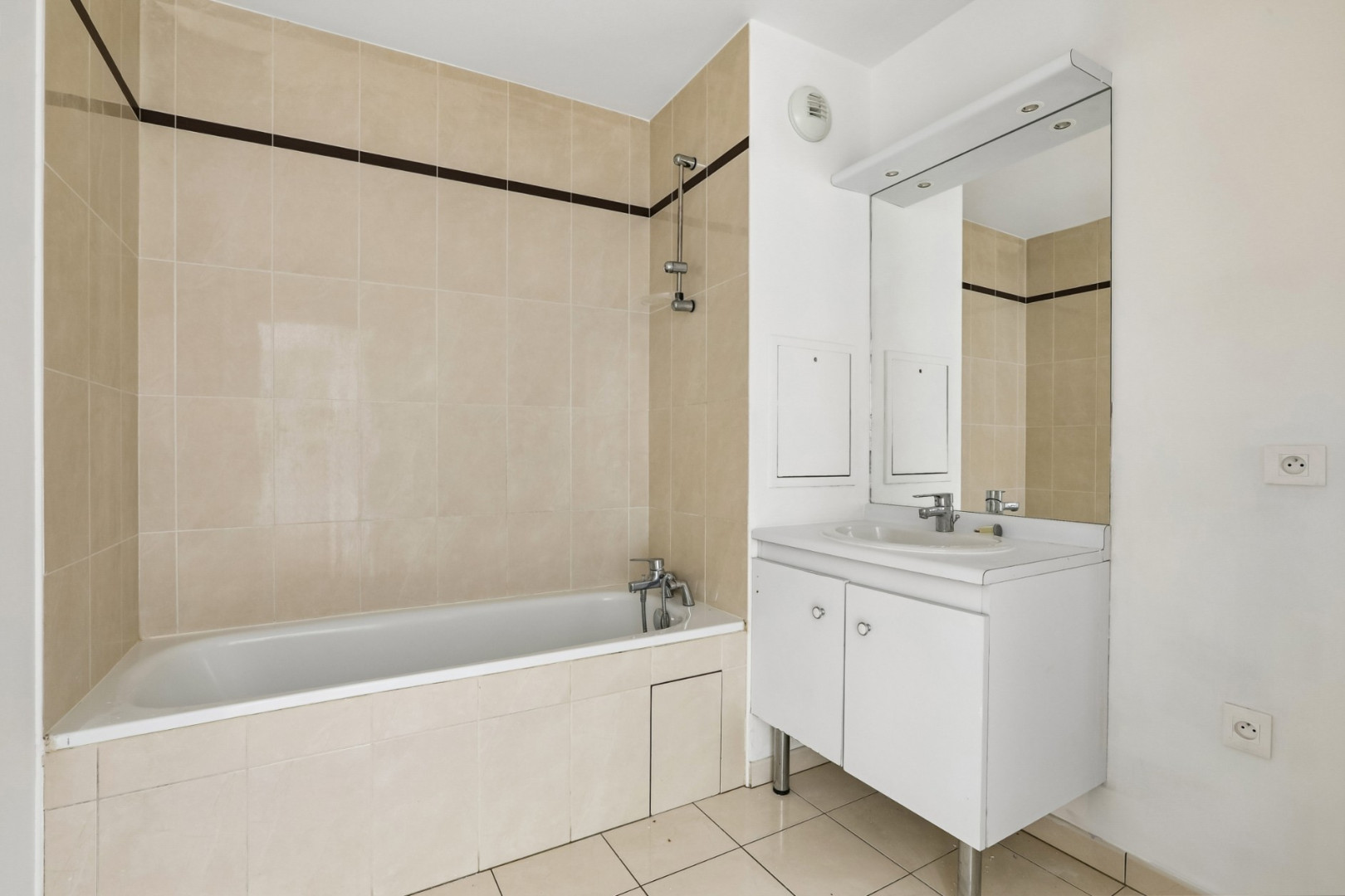 
                                                Vente
                                                 Appartement 62 m² - Le Plessis-Trévise