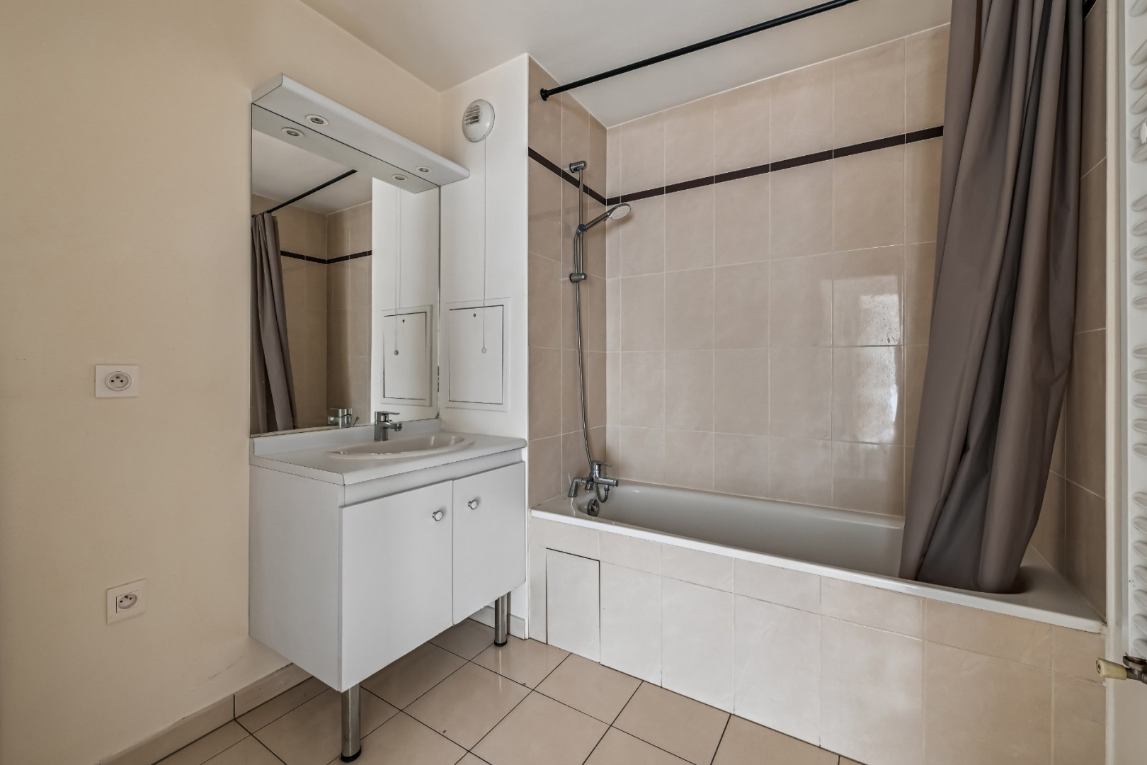 
                                                Vente
                                                 Appartement 62 m² - Le Plessis-Trévise