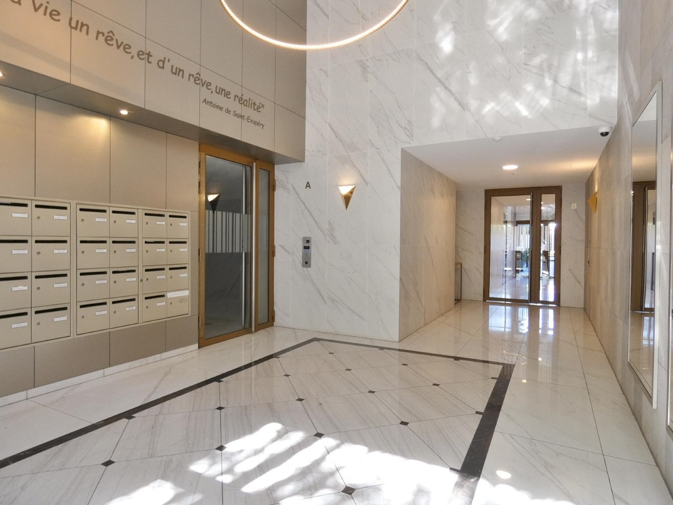 
                                                Vente
                                                 Appartement - 64,01 m² - 3 pièces