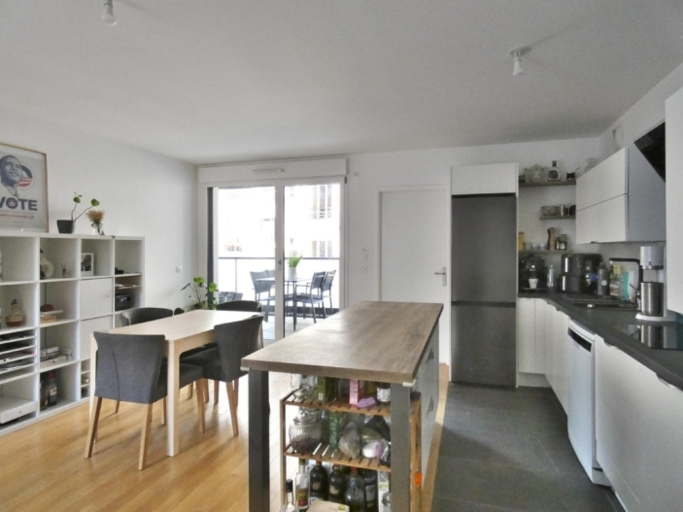 
                                                Vente
                                                 Appartement - 64,01 m² - 3 pièces