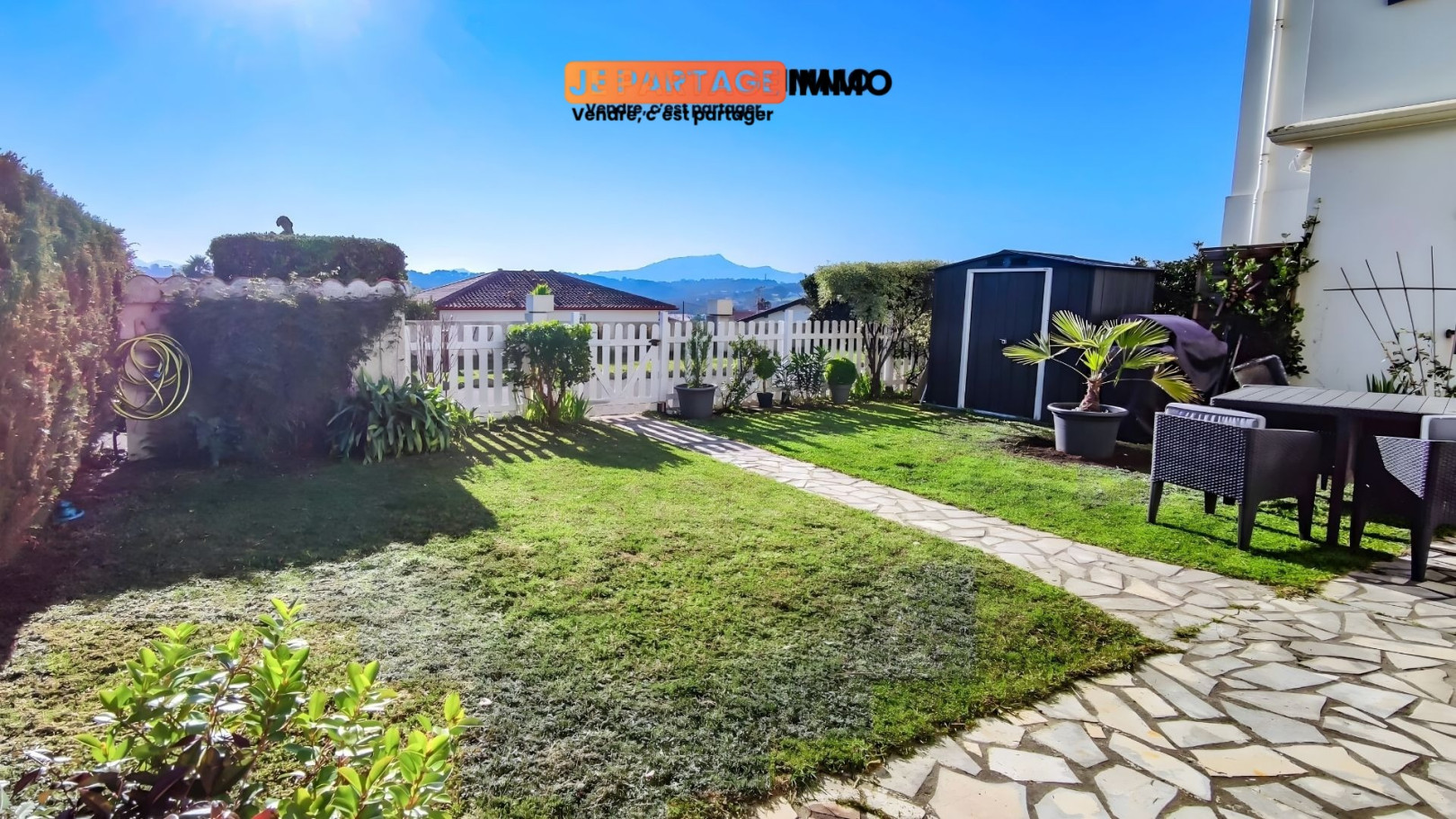 
                                                Vente
                                                 Appartement · 64 m² · 3 pièces