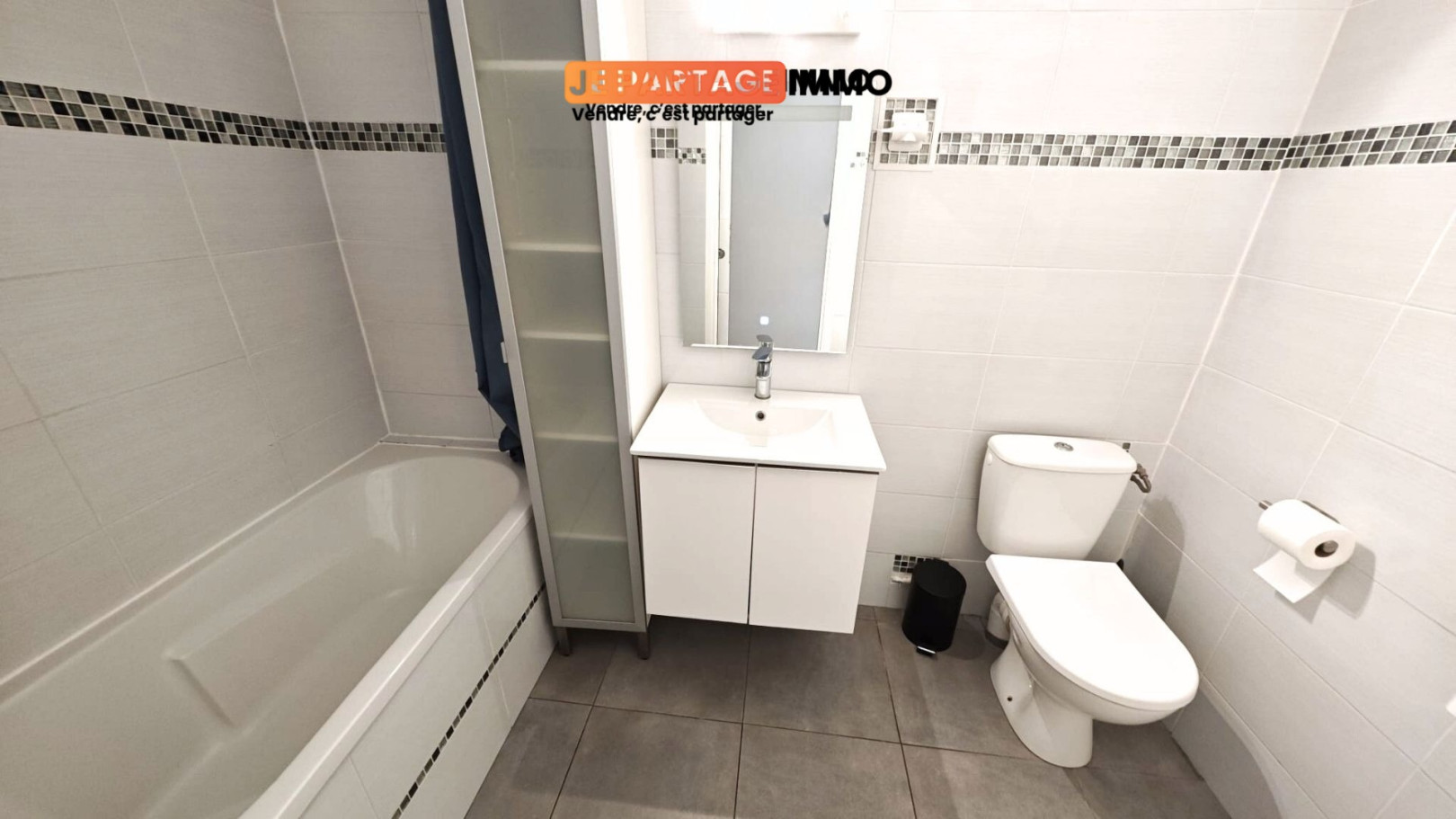 
                                                Vente
                                                 Appartement · 64 m² · 3 pièces