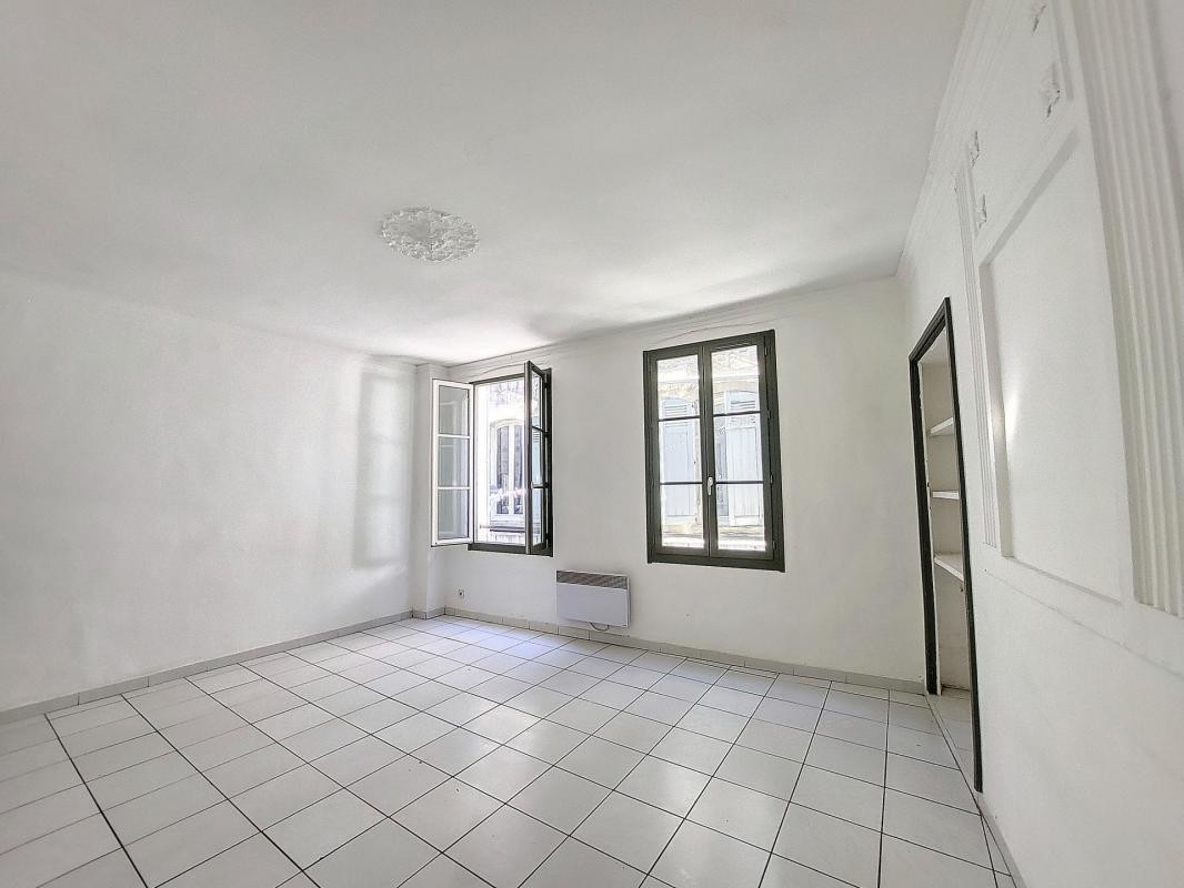 
                                                Vente
                                                 Appartement 65m², T3, 1er étage