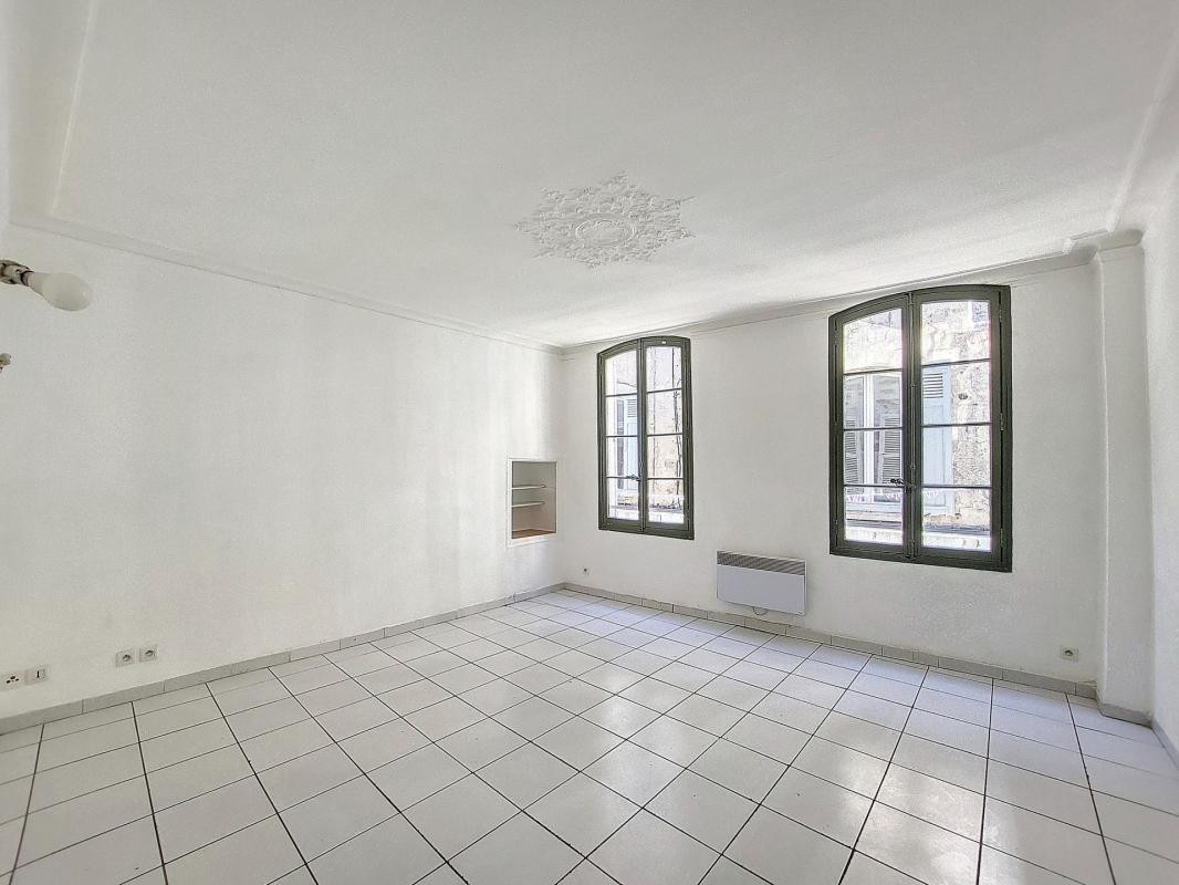 
                                                Vente
                                                 Appartement 65m², T3, 1er étage