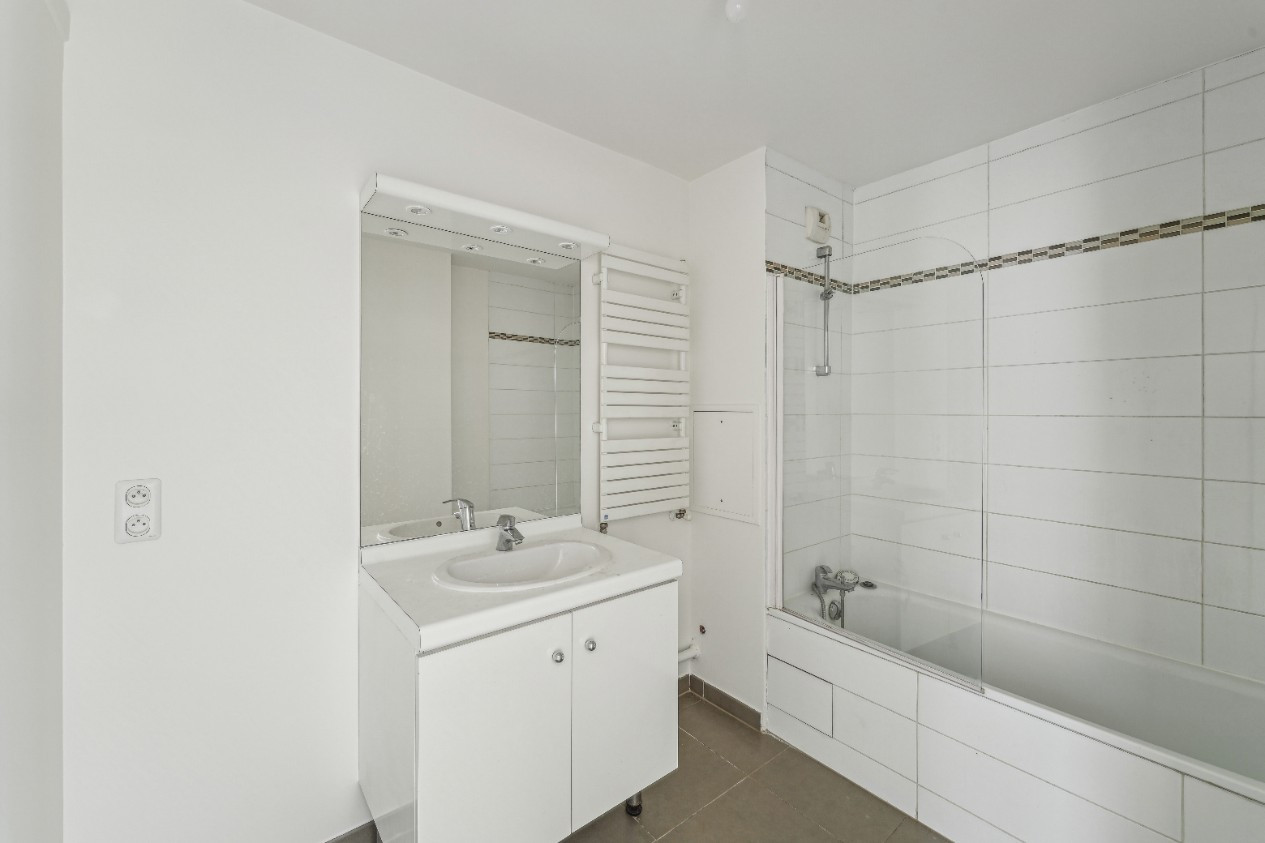 
                                                Vente
                                                 Appartement 68 m² - Clichy