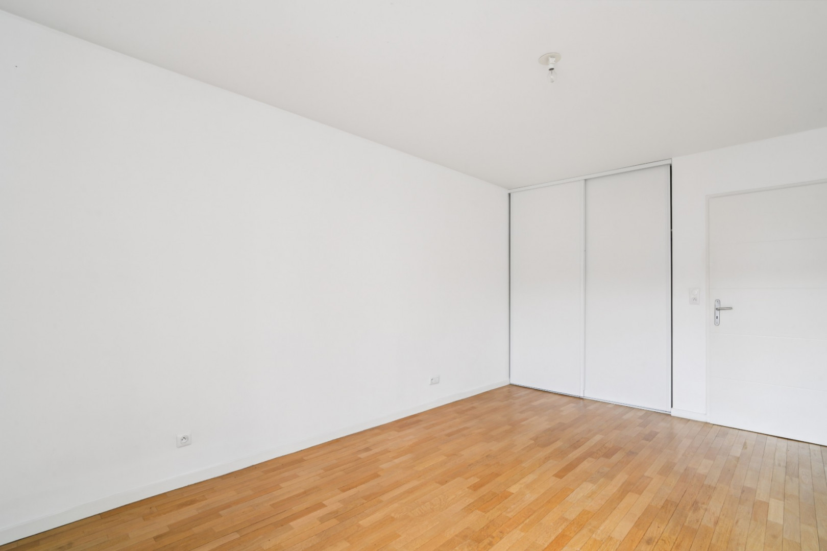 
                                                Vente
                                                 Appartement 68 m² - Clichy