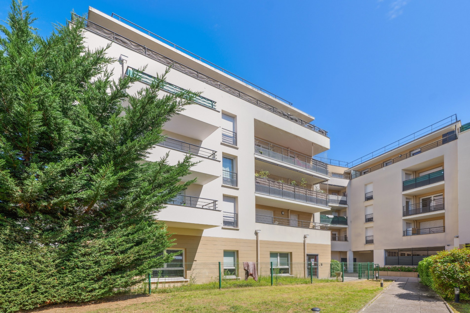 
                                                Vente
                                                 Appartement 68m² - Drancy