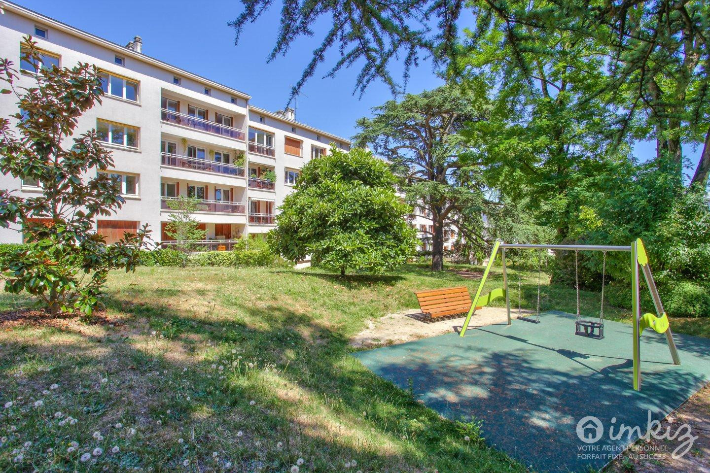 
                                                Vente
                                                 Appartement 7 pièces - 5 chambres - plein sud