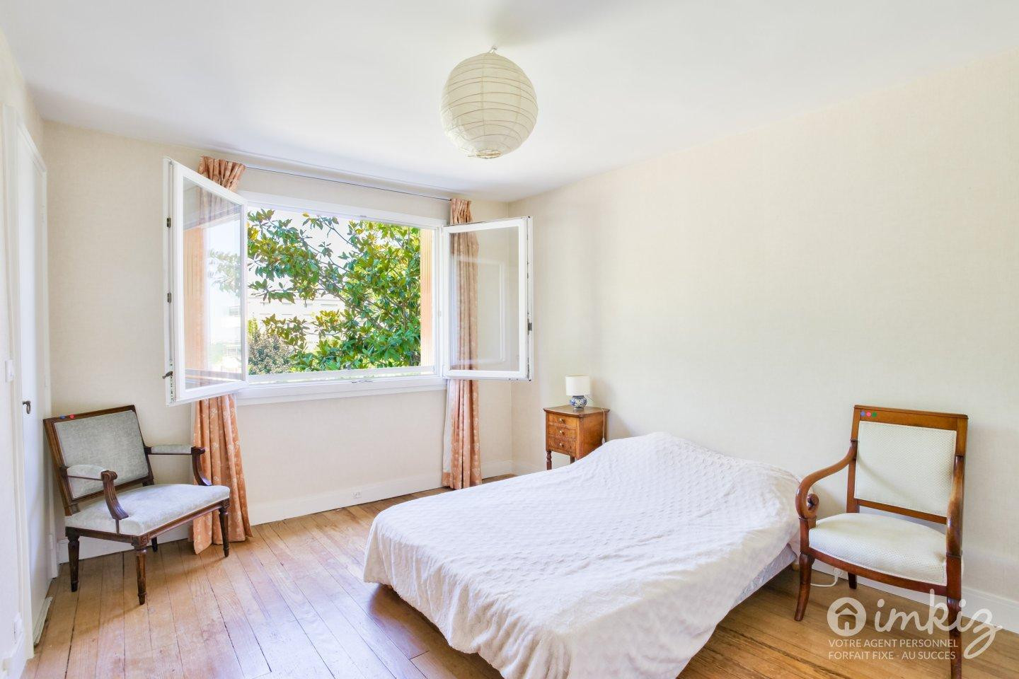 
                                                Vente
                                                 Appartement 7 pièces - 5 chambres - plein sud