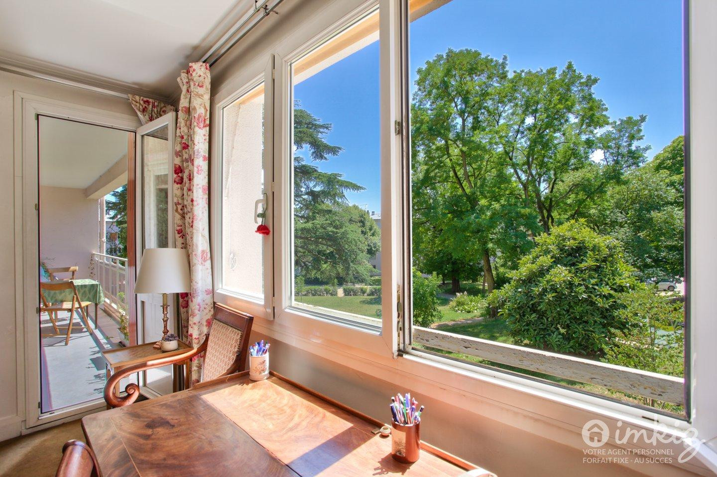 
                                                Vente
                                                 Appartement 7 pièces - 5 chambres - plein sud