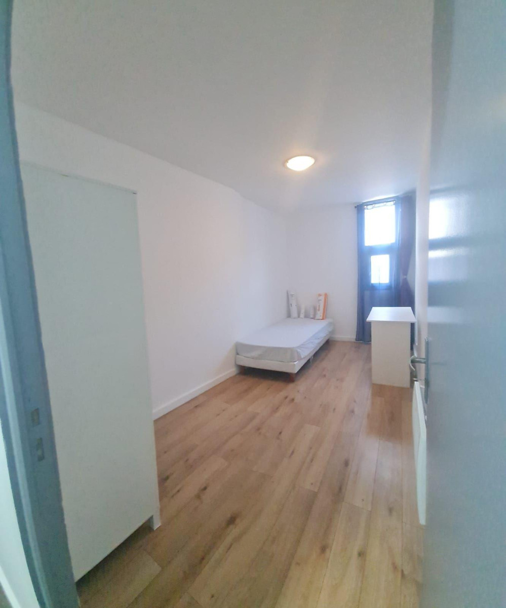
                                                Location
                                                 Appartement 7 pièces rénové