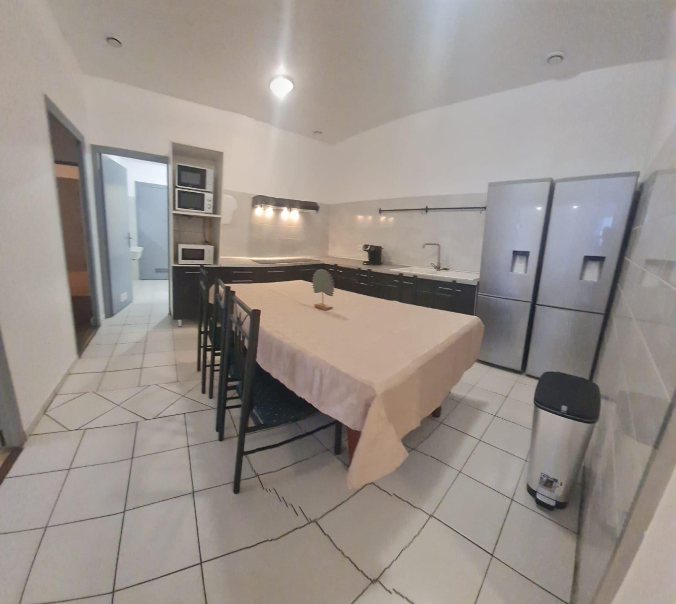 
                                                Location
                                                 Appartement 7 pièces rénové