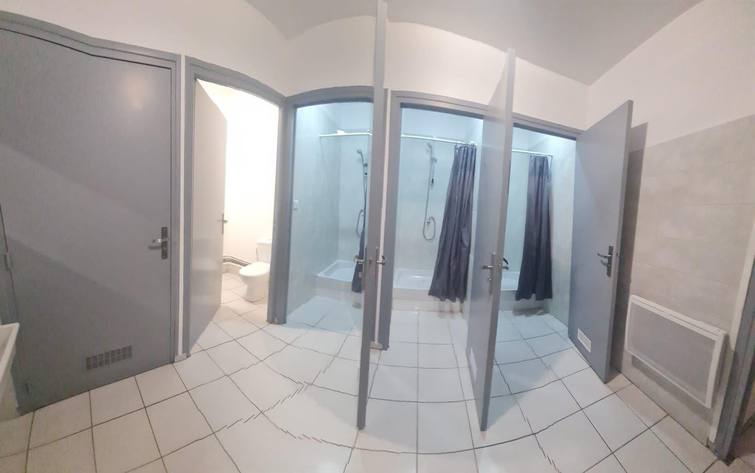 
                                                Location
                                                 Appartement 7 pièces rénové