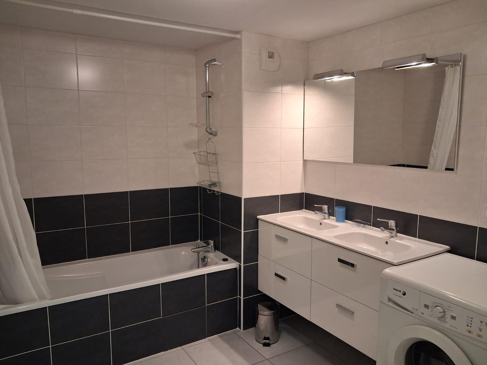 
                                                Location
                                                 Appartement 70 m², meublé, neuf,  situation idéale