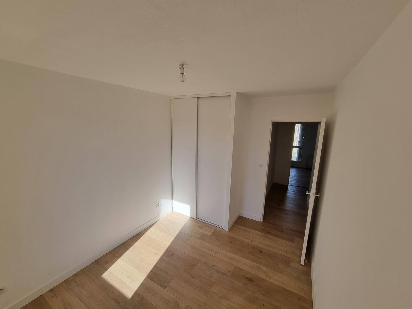 
                                                Location
                                                 APPARTEMENT 70 m2 / 2 CHAMBRES/ PROCHE COMMODITE