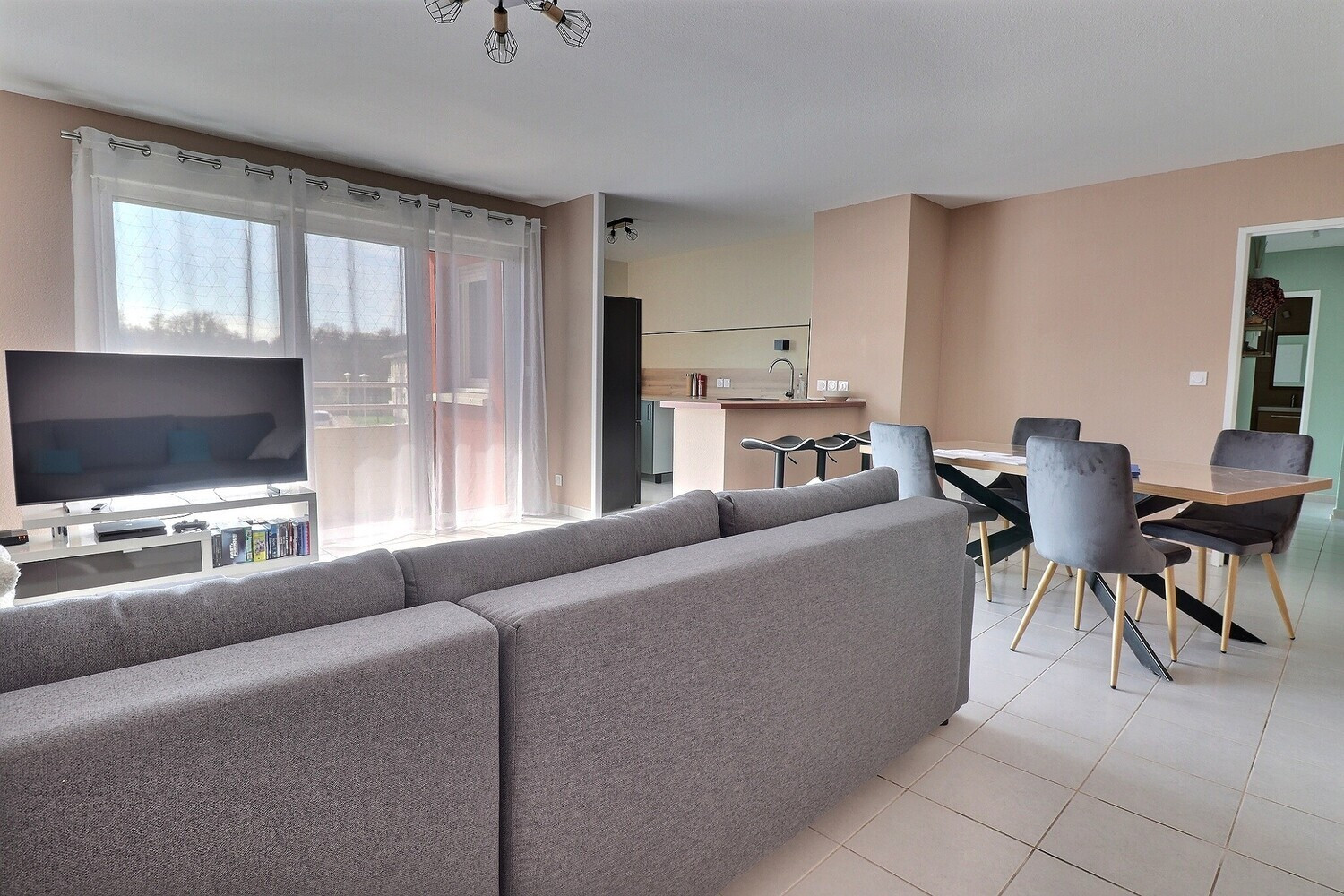 
                                                Vente
                                                 Appartement - 73 m² - 3 pièces