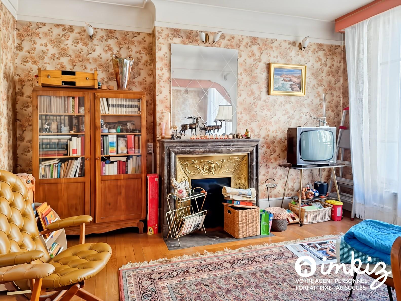 
                                                Vente
                                                 Appartement  76 m² à potentiel quartier vivant