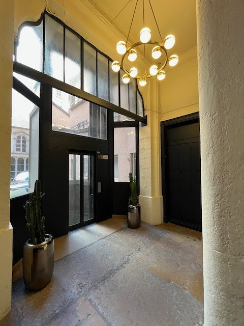 
                                                Vente
                                                 APPARTEMENT 88 m² - LYON 2ème