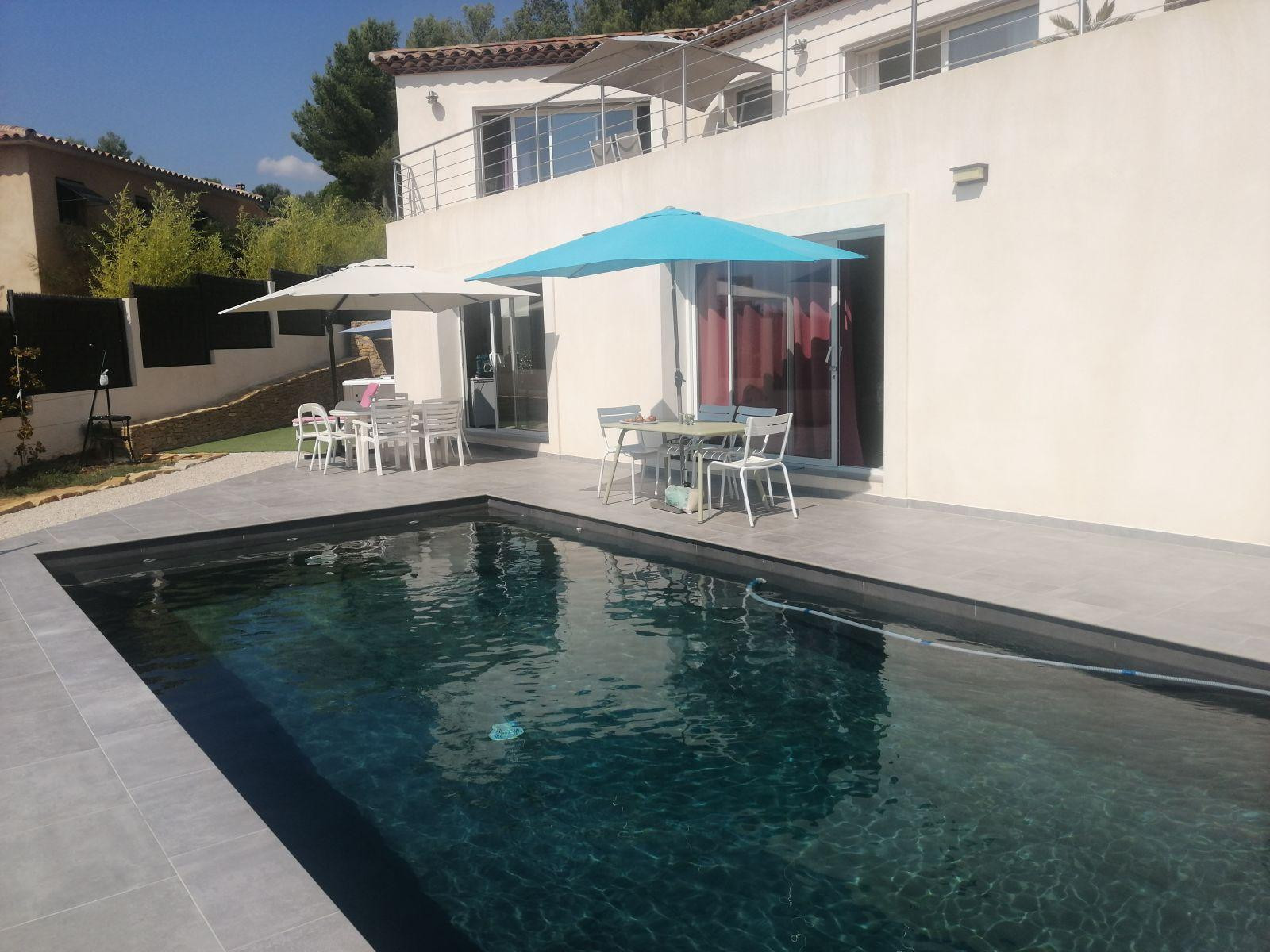 
                                                Location
                                                 Appartement 90m2 meublé standing et piscine