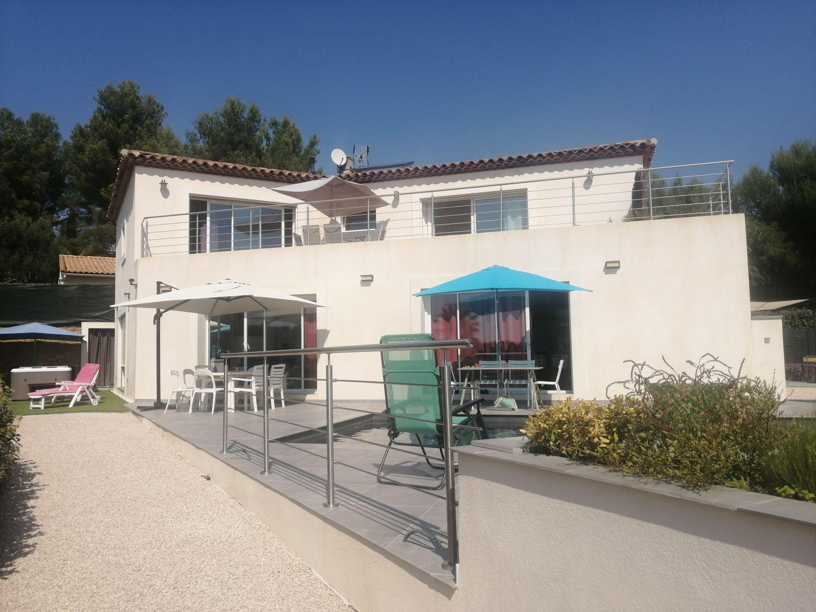 
                                                Location
                                                 Appartement 90m2 meublé standing et piscine