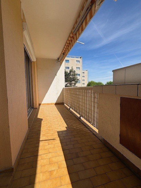 
                                                Vente
                                                 Appartement 94 m² à vendre sur Décines Charpieu