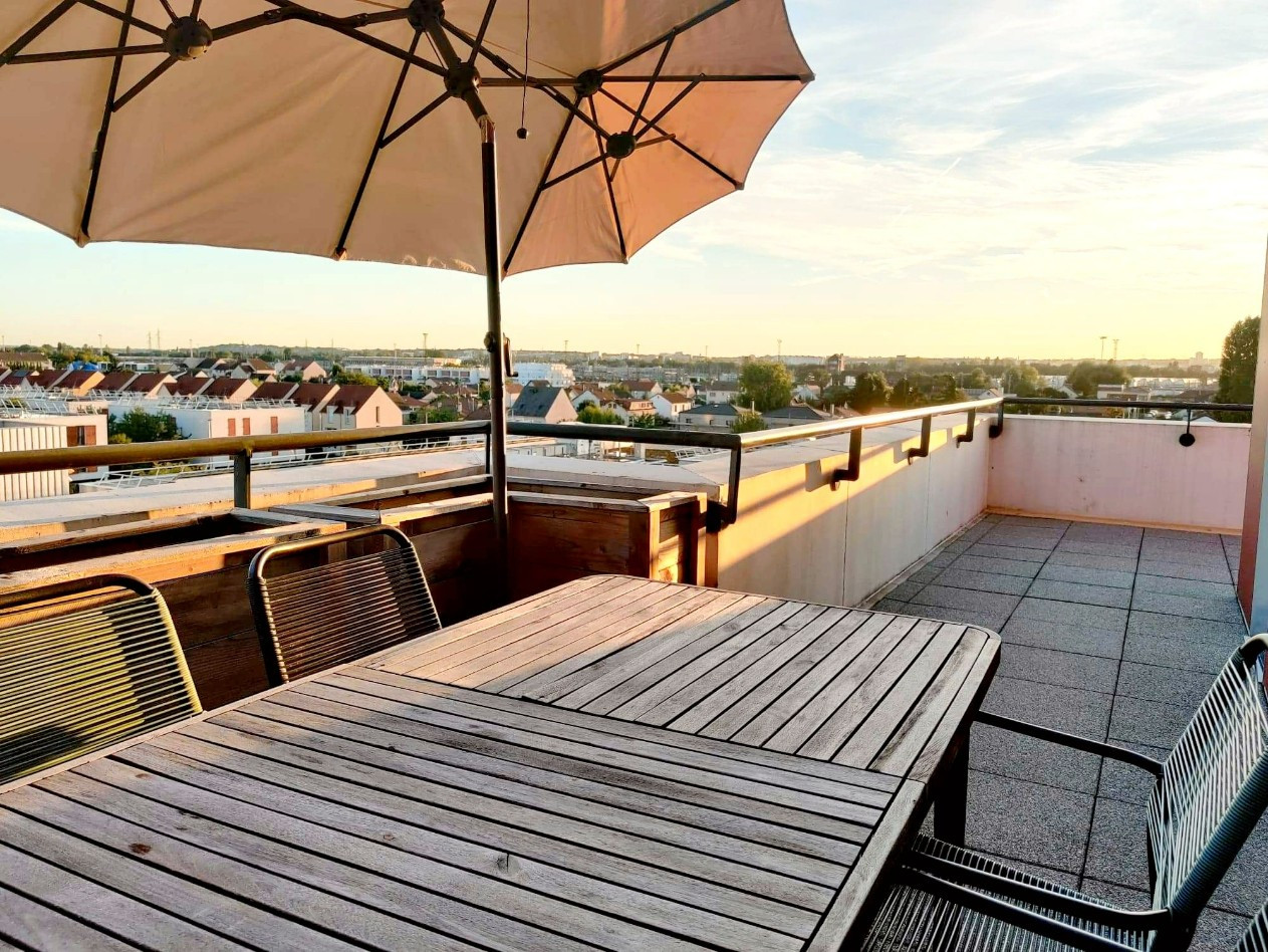 
                                                Vente
                                                 Appartement 95m² récent | Terrasse | Dernier étage