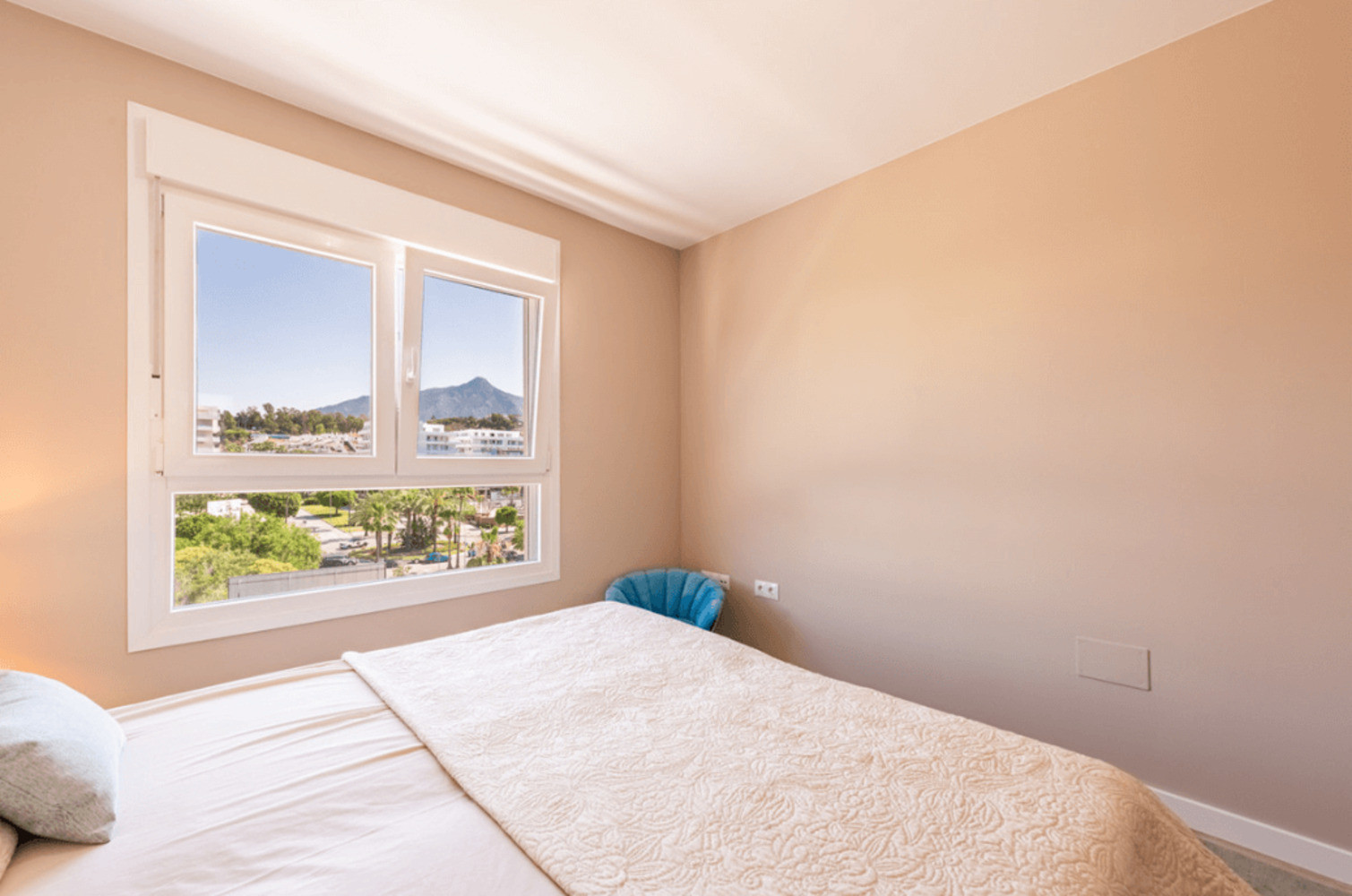 
                                                Vente
                                                 Appartement à Albatros