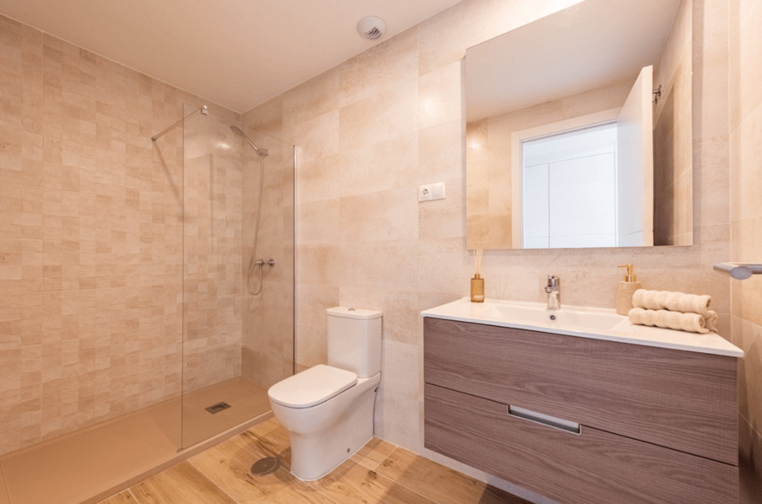 
                                                Vente
                                                 Appartement à Albatros