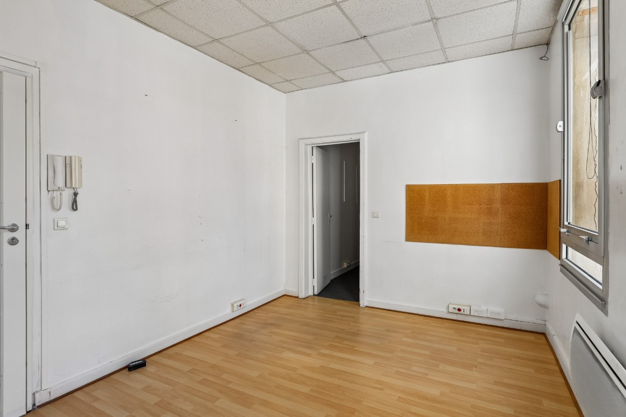 
                                                Vente
                                                 Bureau à aménager - Paris 18e