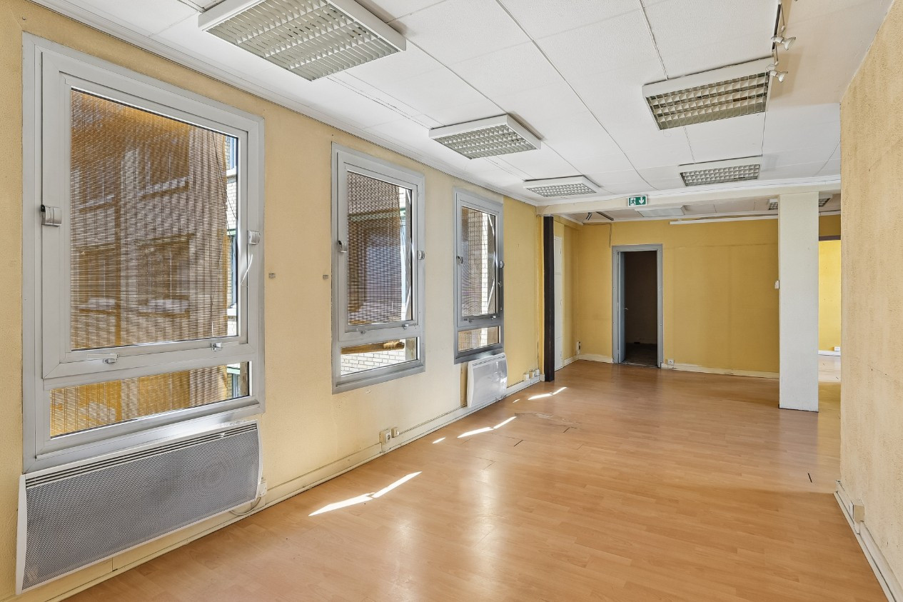 
                                                Vente
                                                 Bureau à aménager - Paris 18e