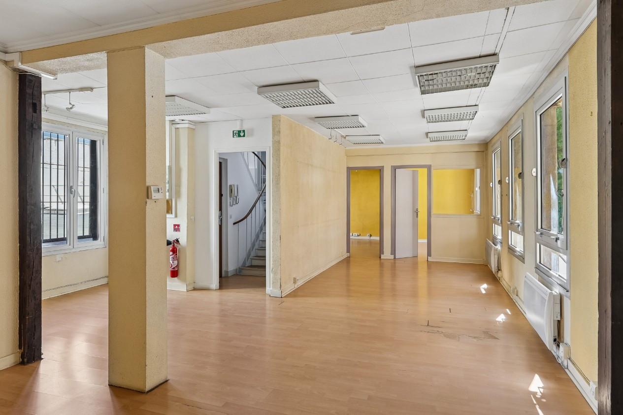 
                                                Vente
                                                 Bureau à aménager - Paris 18e