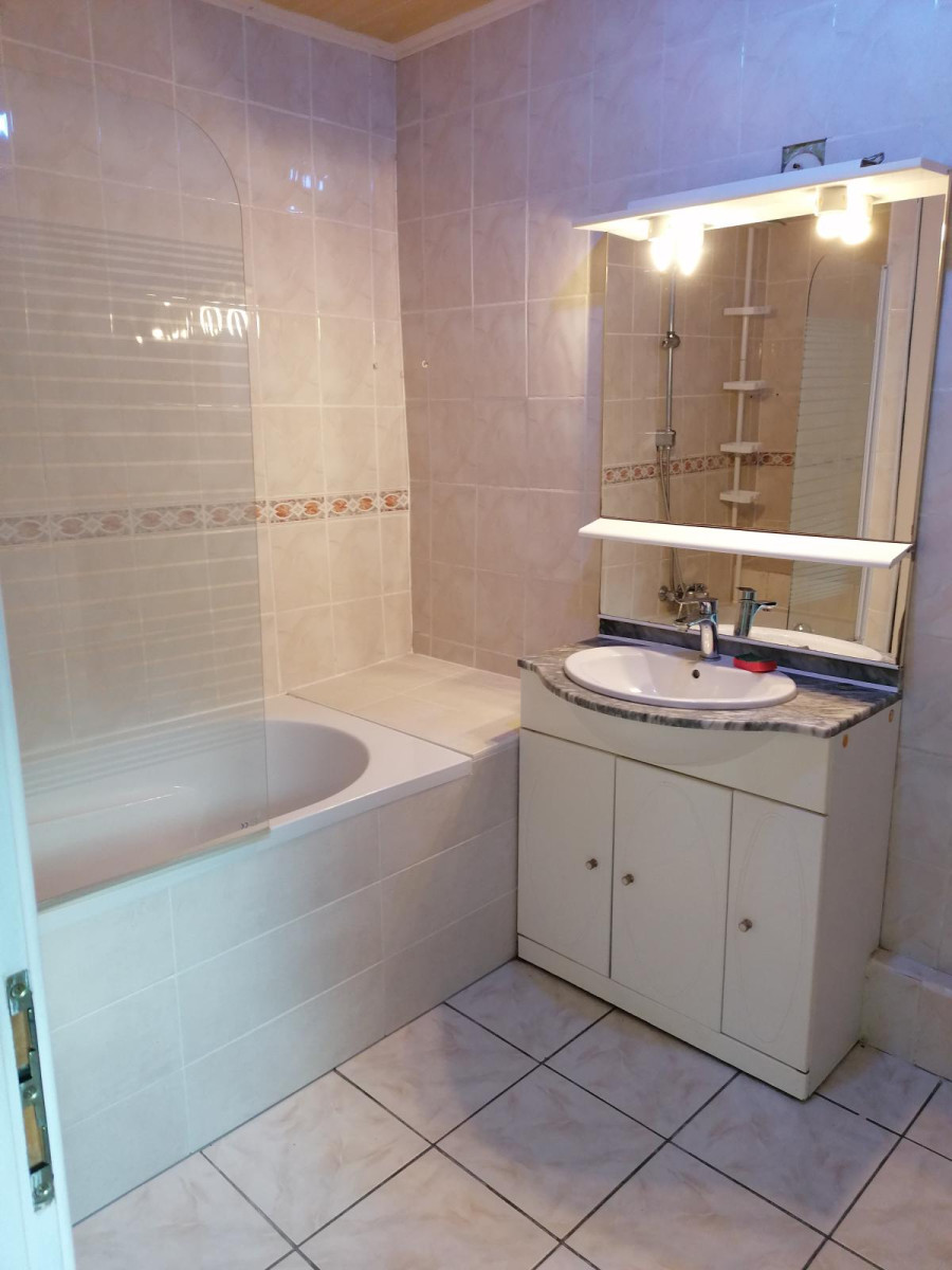 
                                                Location
                                                 Appartement à l'étage d'une maison individuelle