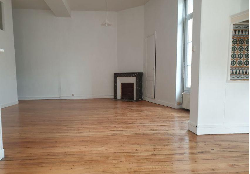
                                                Location
                                                 Appartement à louer 59m carré Chartrons
