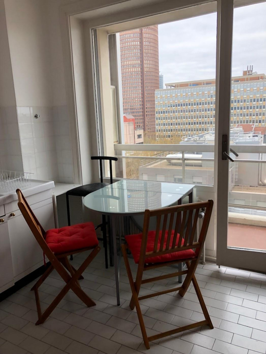 
                                                Location
                                                 APPARTEMENT à LOUER LYON 3, 11 ieme etage, BALCON