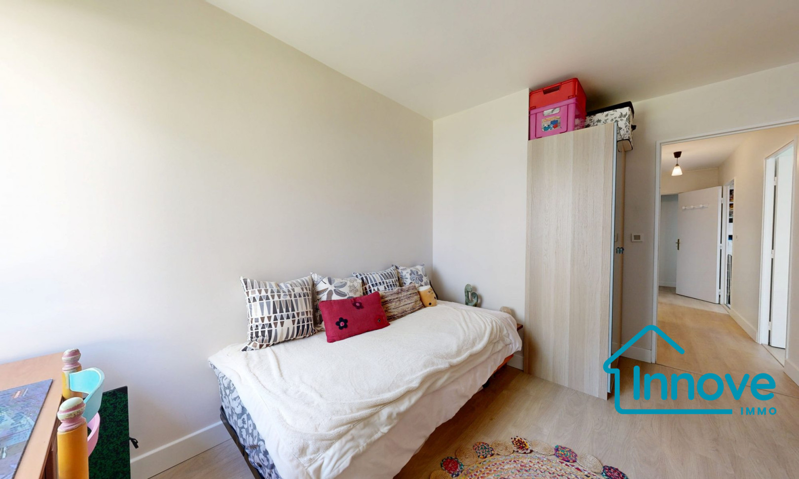 
                                                Vente
                                                 APPARTEMENT A VENDRE - LE CHESNAY ROCQUENCOURT - GRANDE PIECE D