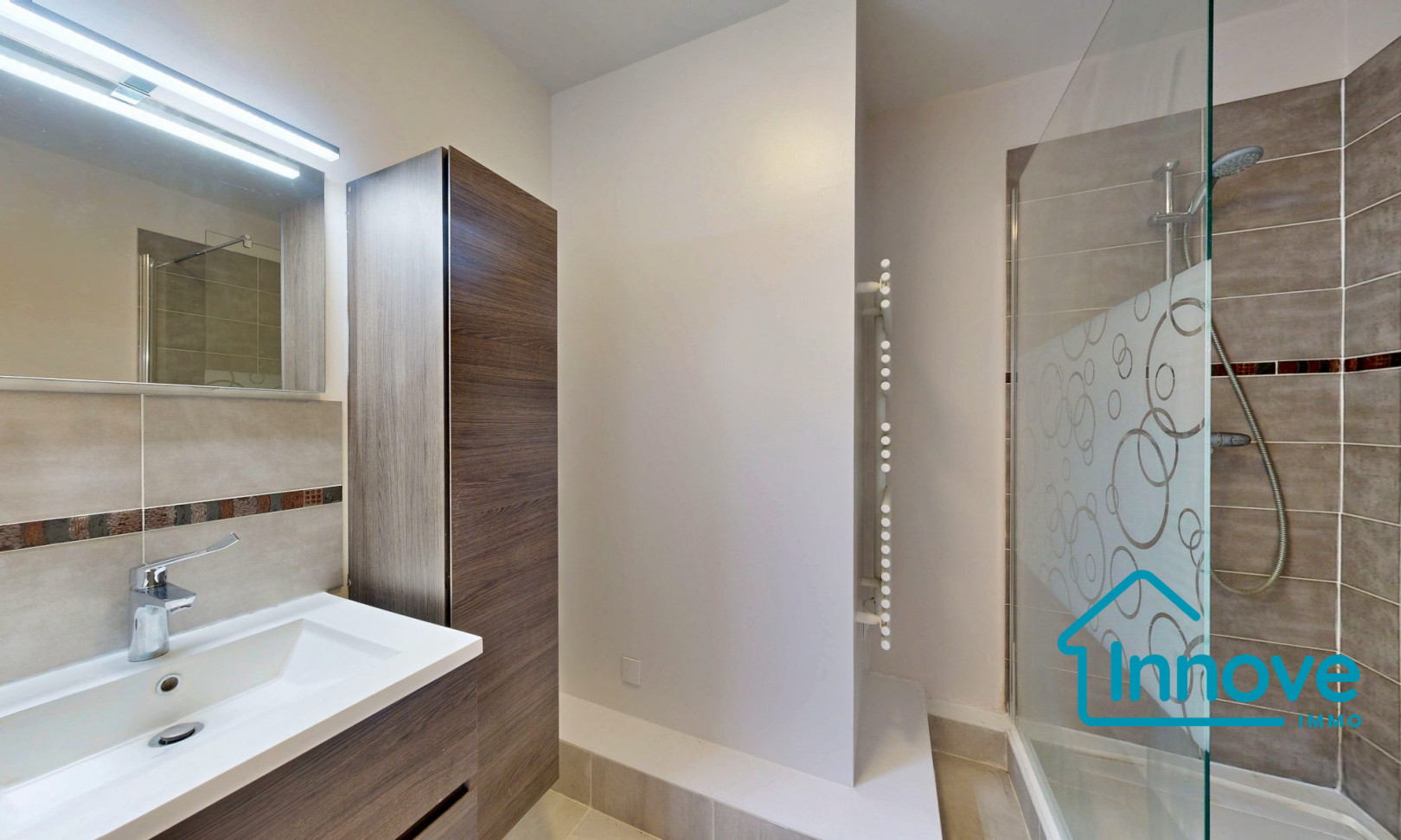
                                                Vente
                                                 APPARTEMENT A VENDRE - LE CHESNAY ROCQUENCOURT - GRANDE PIECE D