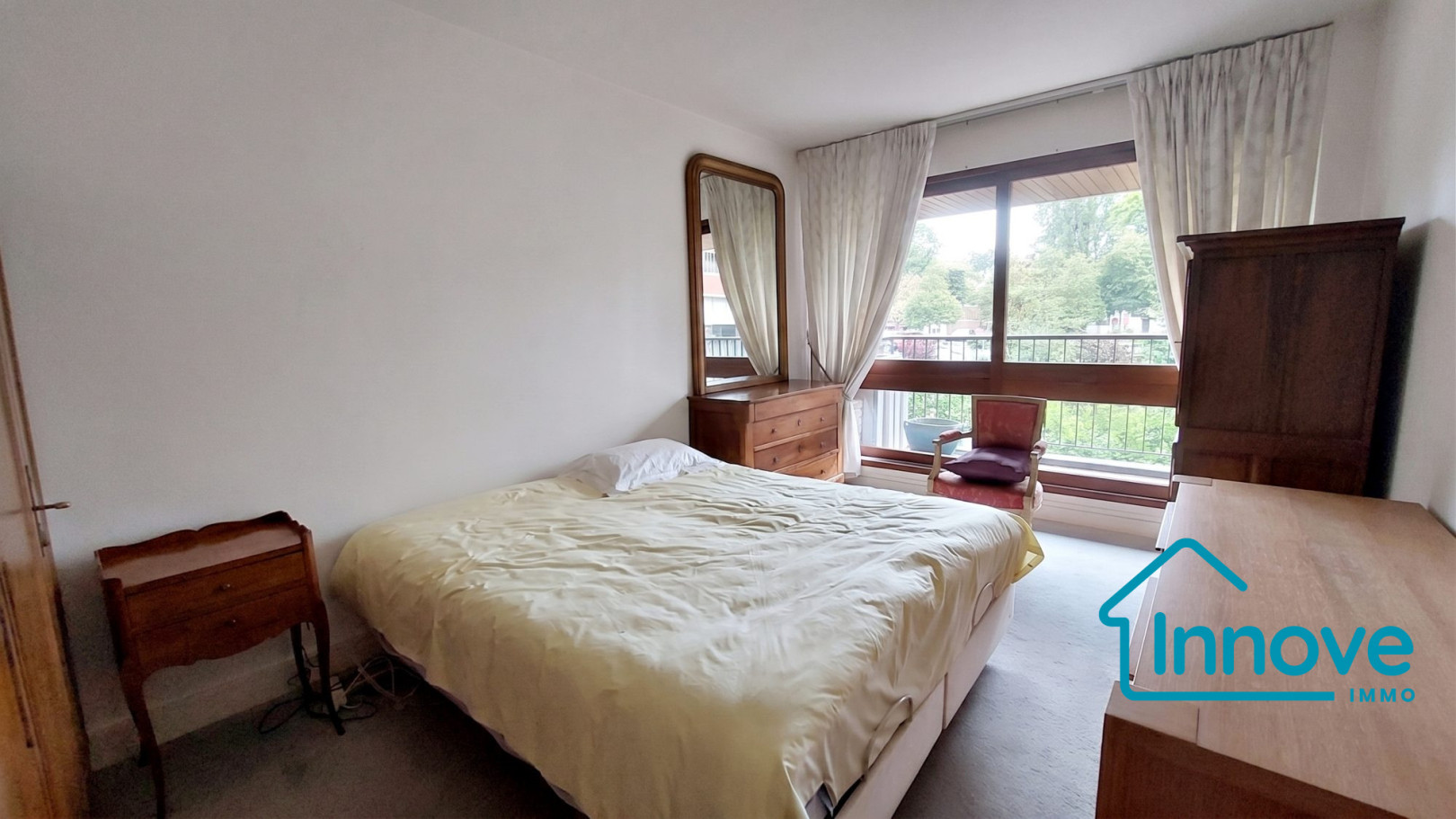 
                                                Vente
                                                 APPARTEMENT A VENDRE - LE CHESNAY ROCQUENCOURT - GRANDE PIECE DE