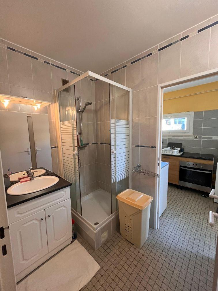 
                                                Location
                                                 Appartement à voir absolument.