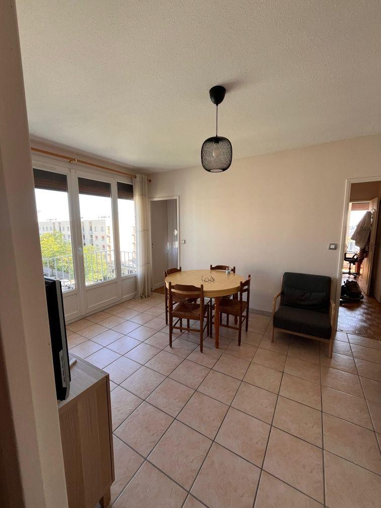 
                                                Location
                                                 Appartement à voir absolument.