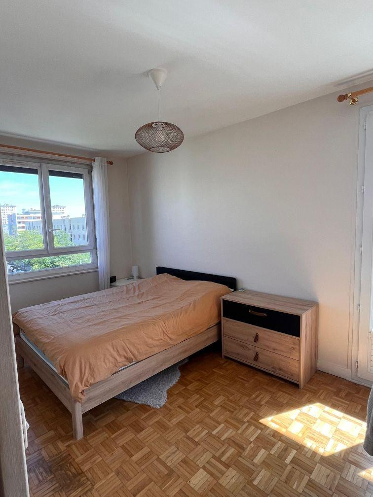 
                                                Location
                                                 Appartement à voir absolument.