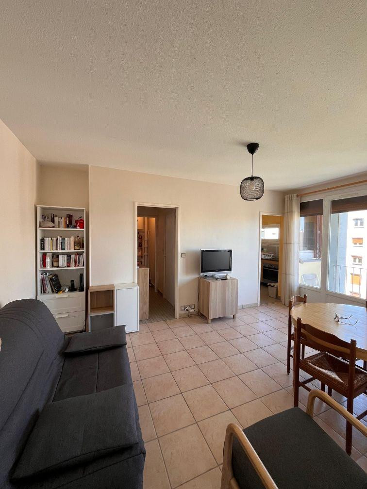 
                                                Location
                                                 Appartement à voir absolument.