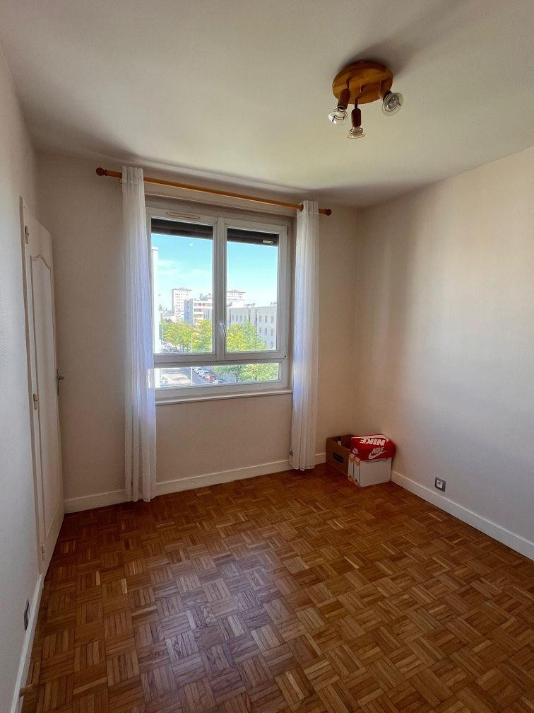 
                                                Location
                                                 Appartement à voir absolument.